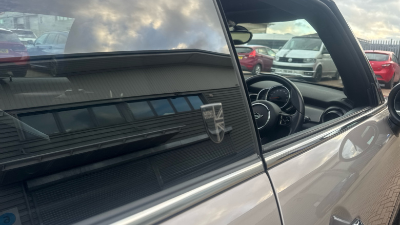 MINI Hatchback 1.5 Cooper Exclusive 3dr Auto Petrol Hatchback